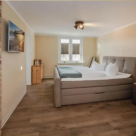 Becker Mittschiffs Heringsdorf (Usedom)